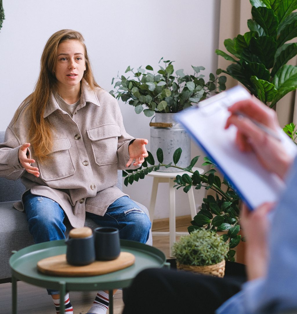 Woman explaining problems to psychologist